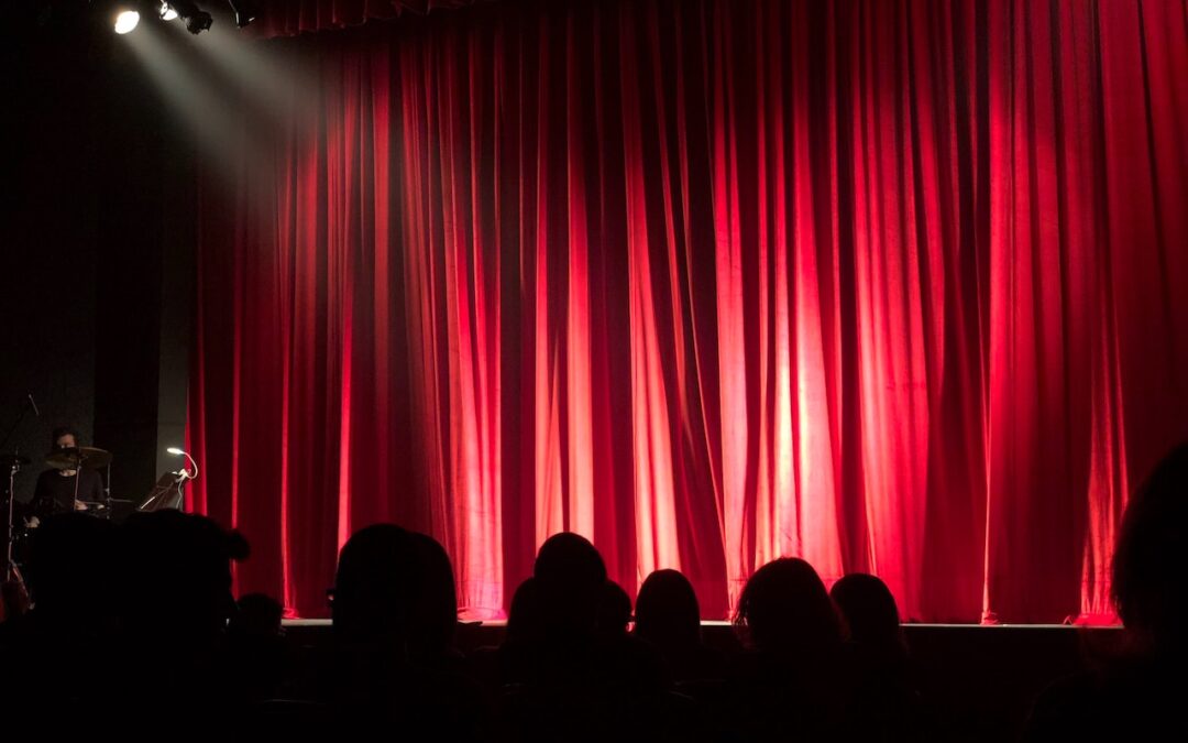 What to Expect When Going to a Comedy Club for the First Time